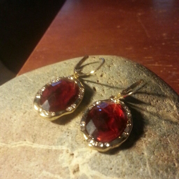 Jones NY red crystal earrings gold tone leverback
