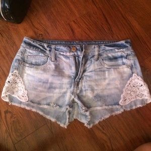 Perfect summer short with lace detail
