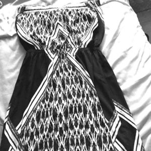 Fun strapless dress.