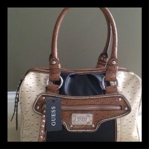 Final MARK DOWN👍Beautiful Tri Color Guess Handbag