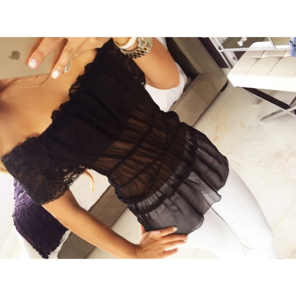❌SOLD❌ Off the Shoulder Lace Ruffled Top - Picture 2 of 2