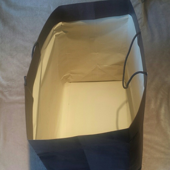 Louis Vuitton Bags - Picture 2 of 2