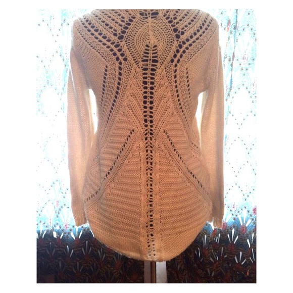 White bohemian sweater with design in the back. - Picture 1 of 4