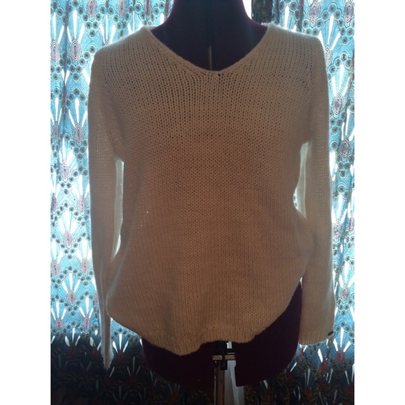 White bohemian sweater with design in the back. - Picture 2 of 4