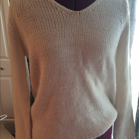 White bohemian sweater with design in the back. - Picture 3 of 4
