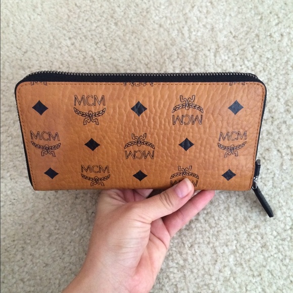 ❌SOLD LOCALLY❌ MCM wallet - Picture 4 of 4