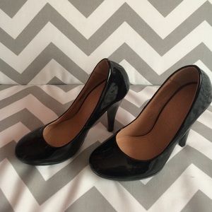 Size 6.5 Colin Stuart heels