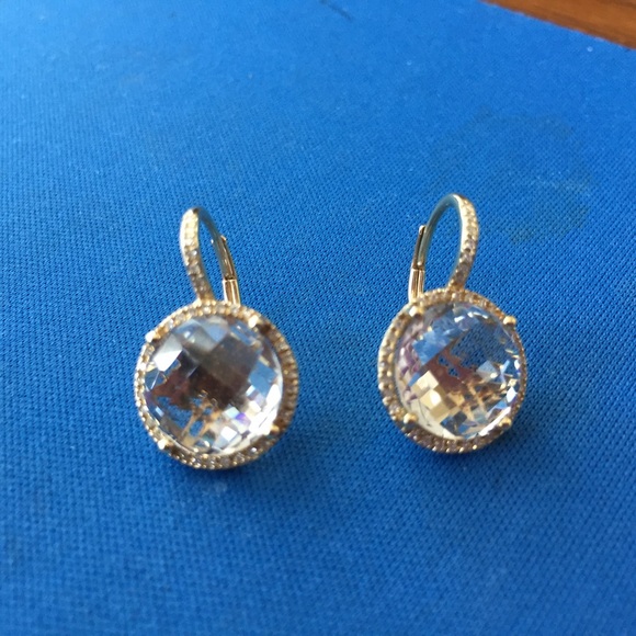 Topaz large stone surrounded by diamonds
