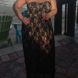 Open back lace dress wit tan underlining