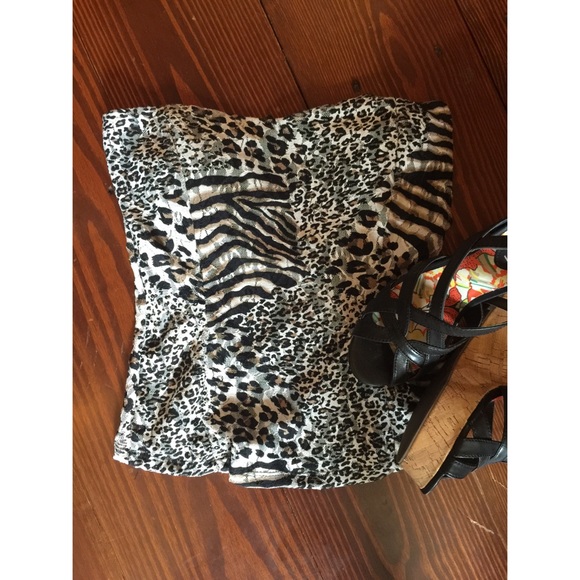 Leopard print strapless top