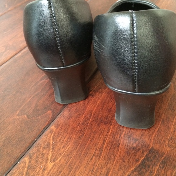 Pretty and super comfy office heels. Used gently. - Picture 3 of 3