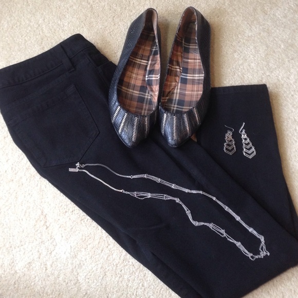 Black snake pointy zipper flats