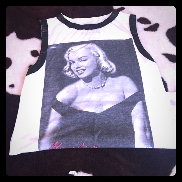 Marlin Monroe shirt plether details size small