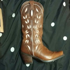 ARIAT BOOTS! Super cute