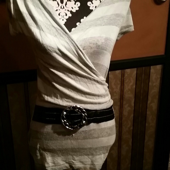 Mint green shirt with faux belt - Picture 1 of 2