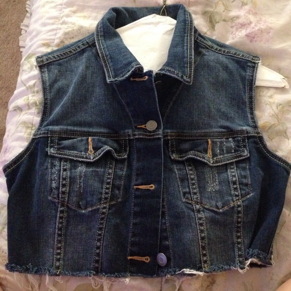 Half cut Jean sleeveless