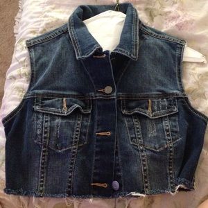 Half cut Jean sleeveless