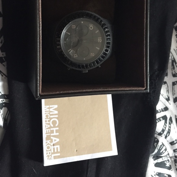 Brand New Michael Kors - Picture 2 of 3