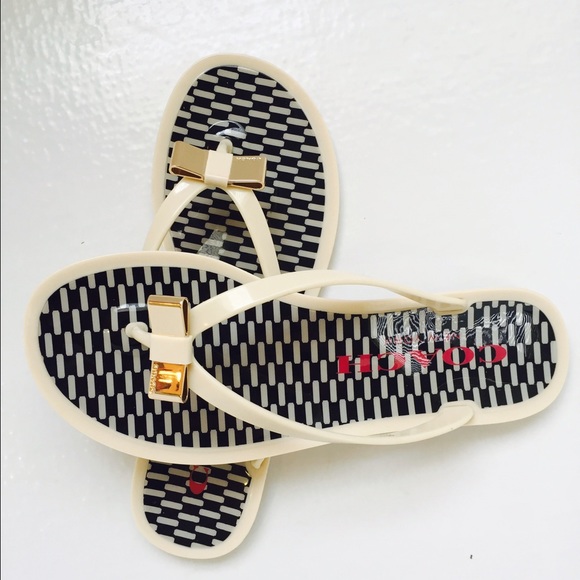 {COACH} Landon Ivory Cream Thong Sandals - Picture 2 of 3