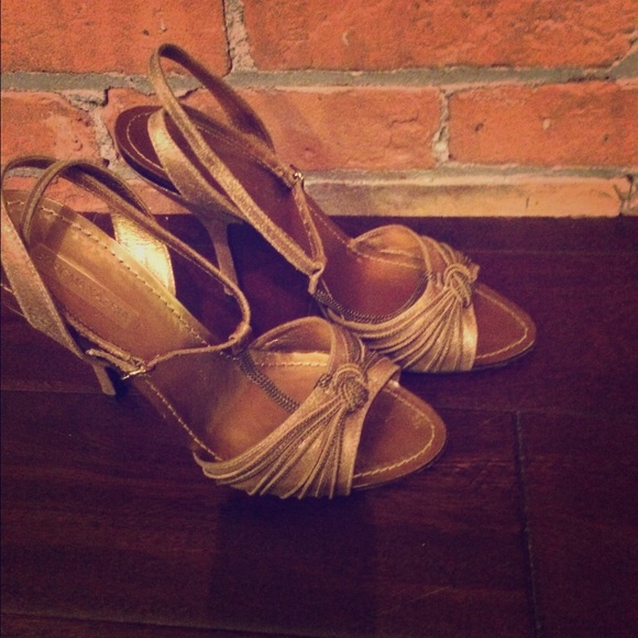 🙌🙌SOLD💢💢Gold chain BCBG Max AzriaHeels