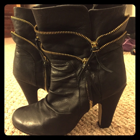 Dolce Vita leather booties w/gold zipper - Picture 1 of 3