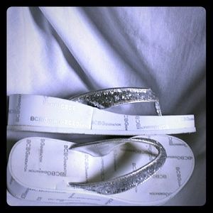 BCBG GENERATION WEDGE SANDALS SZ 6