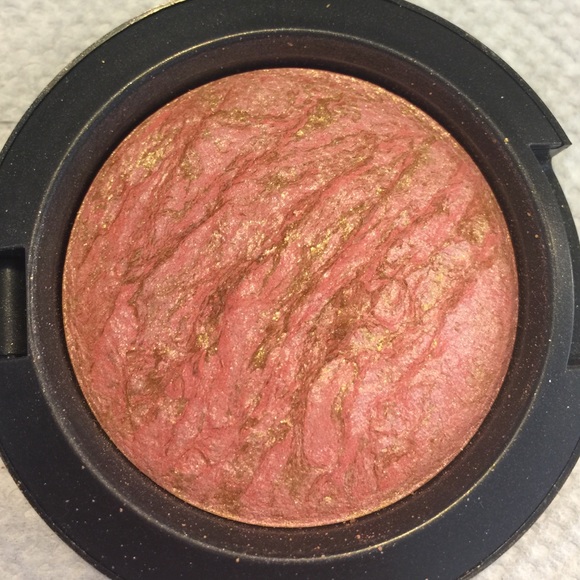 ✨SOLD IN BUNDLE✨ MAC LE Mineralized Blush