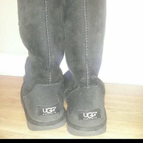 black uggs - Picture 2 of 3