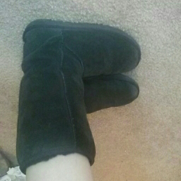 black uggs - Picture 3 of 3