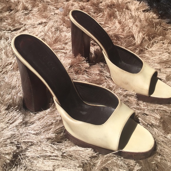 Gucci peep toe, stacked heel, cream patent leather - Picture 1 of 5
