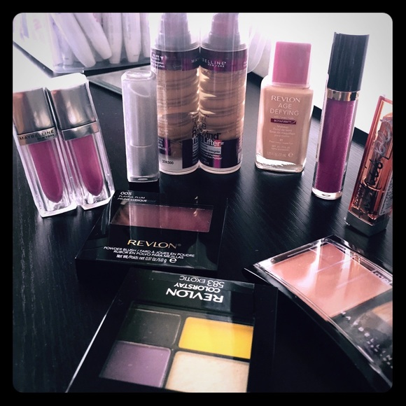 Makeup bundle💋👄💕 7/6 pz Maybelline & Revlon