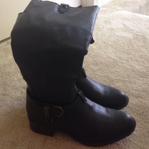 Black mid-calf motorcycle boots size 8 very cute💎