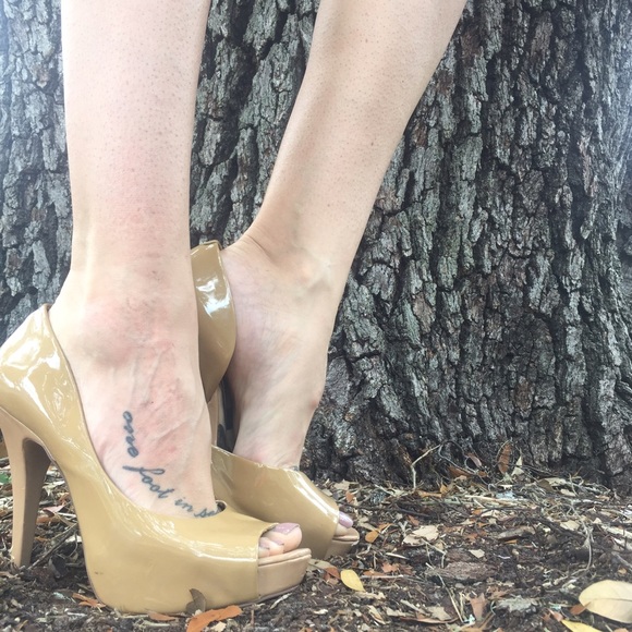Jessica Simpson Nude Hidden Platform Peep Toe Heel