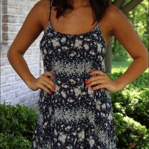 BRANDY MELVILLE NAVY FLORAL