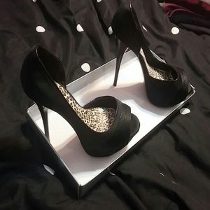 SOLD!!!! Black pep toe heels