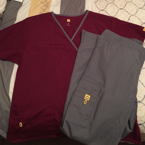 Maroon and grey scrub set!