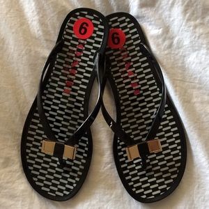 Coach sandals flip flops Cute classy size 6 NWOT