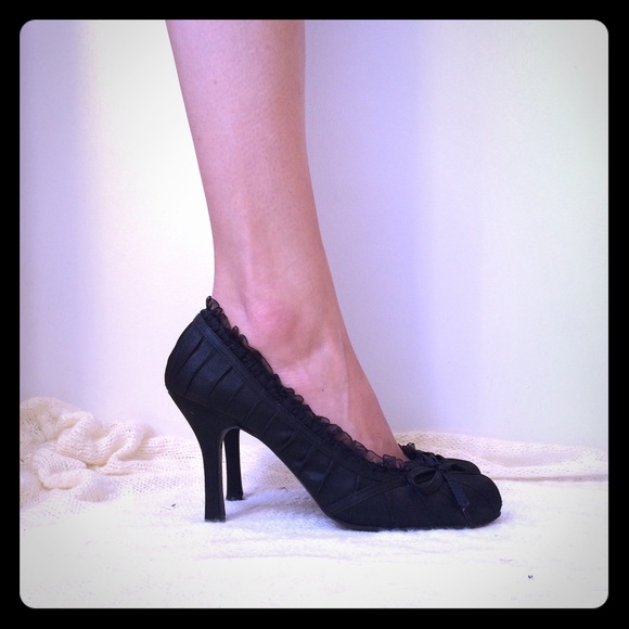 Black lace and bow heels