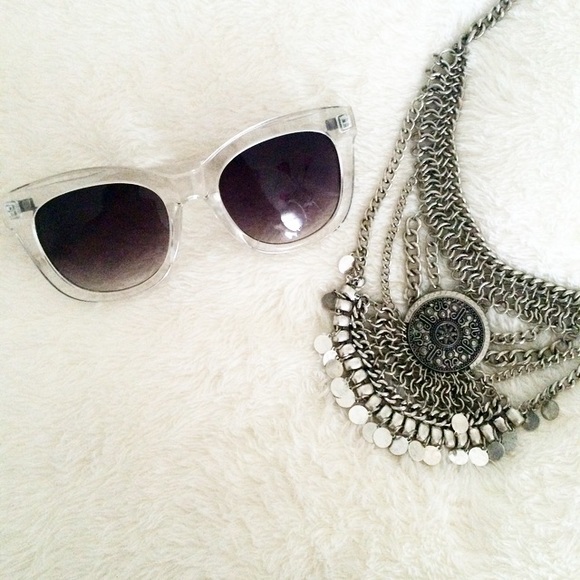 Clear framed, tinted Sunnies ☀️