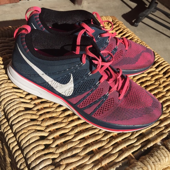 SOLD Men's Nike Flynit Trainer - Picture 2 of 4