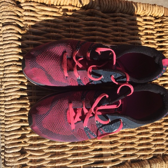 SOLD Men's Nike Flynit Trainer - Picture 3 of 4