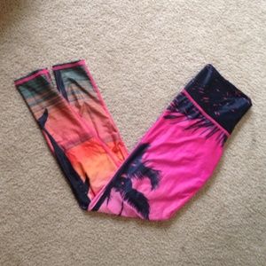 TEEKI "Love the Adventure" Hot Pant