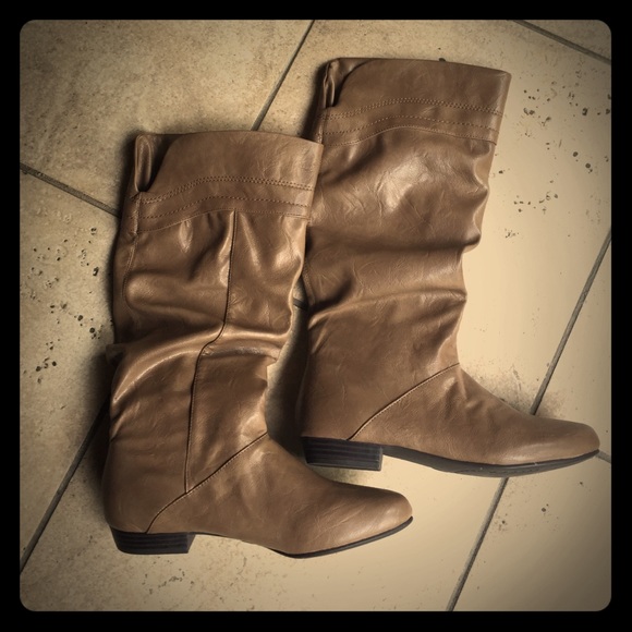 Brand new tan boots