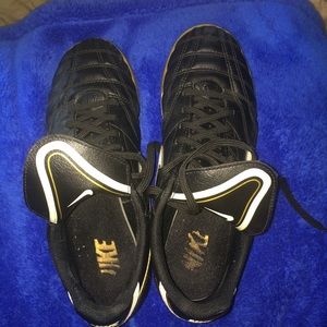 Nike tiempo indoor soccer shoes