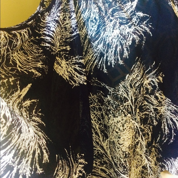 Tree Branch Poncho. (Plus Size) - Picture 4 of 4