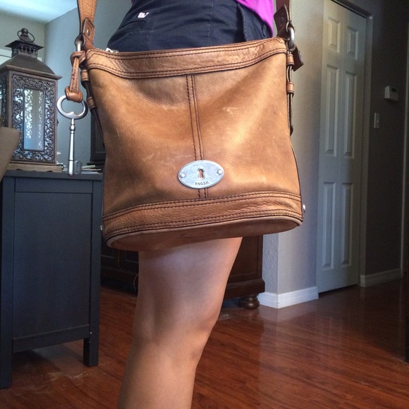 Adorable Fossil Maddox Bucket Bag