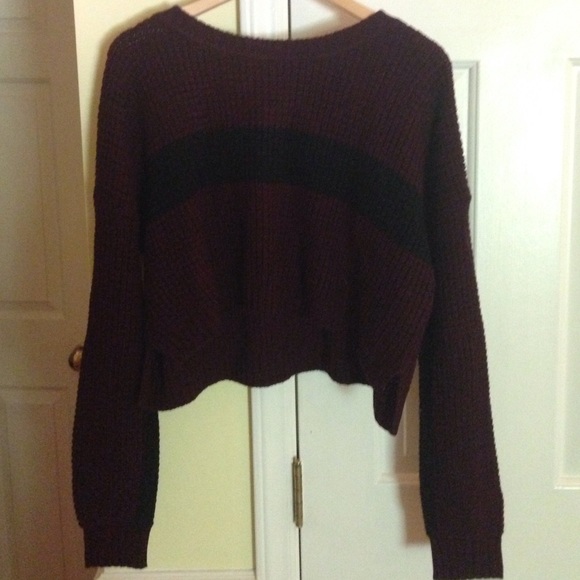 Maroon crop sweater with black stripe