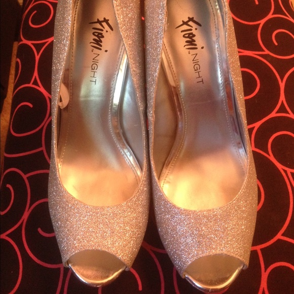 Shoes - Picture 2 of 4