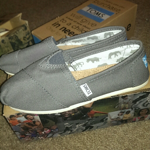 ❌SOLD❌Nwt 7.0 Grey TOMS