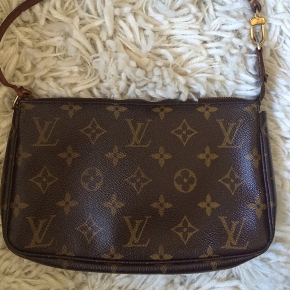 Louis Vuitton Pochette Purse